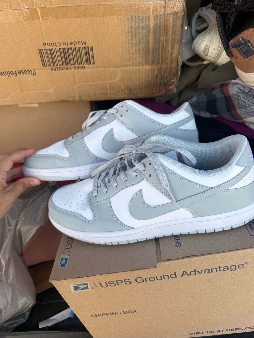 Nike Men’s Low Top Sneakers in White and Light Gray